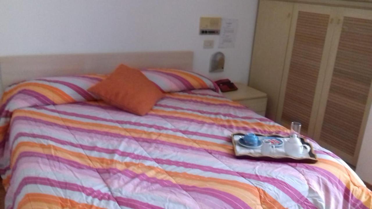 Hotel Centrale Chiusi Exteriör bild