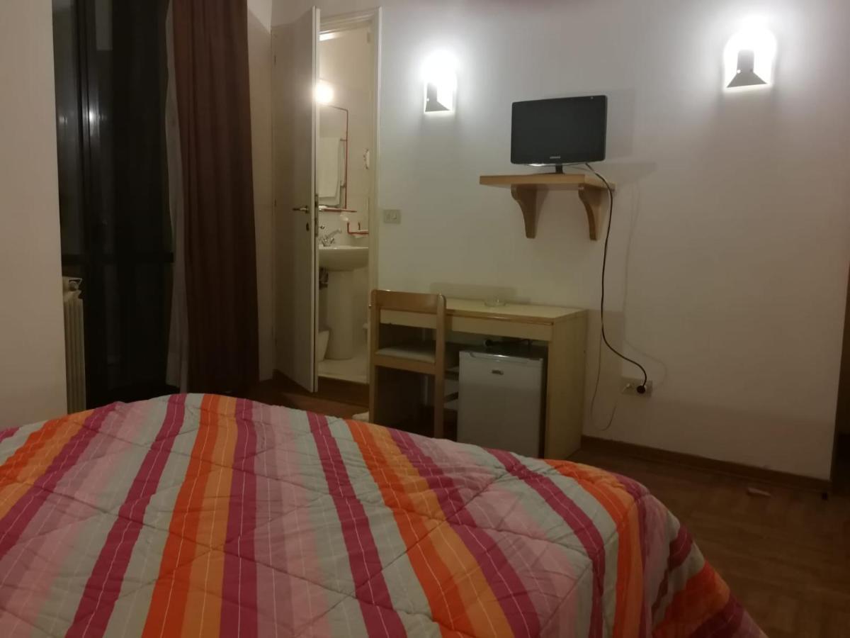 Hotel Centrale Chiusi Exteriör bild